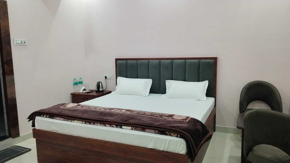 Ojas Royale - Banquet and Hotel
