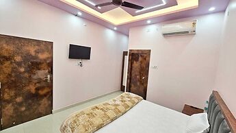 Ojas Royale - Banquet and Hotel