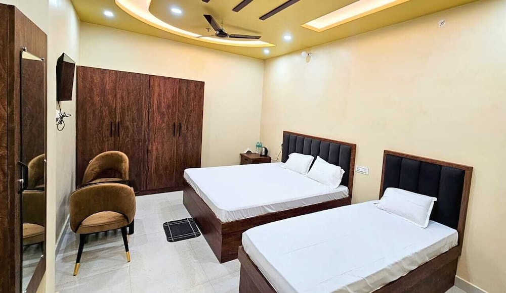 Ojas Royale - Banquet and Hotel