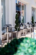 HOTEL LAURA