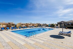 Fairview Golfside Apartment at Boavista