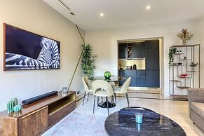 MONTAIGNE EXECUTIVE SUITE