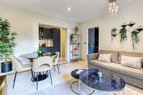 MONTAIGNE EXECUTIVE SUITE