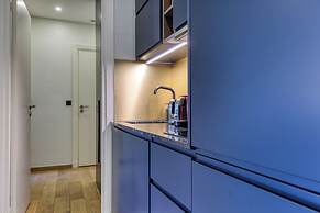 MONTAIGNE EXECUTIVE SUITE