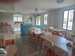 Luxeley Hotel and Suites