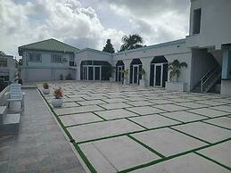 Luxeley Hotel and Suites