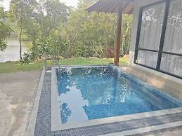 River Shades Hotel
