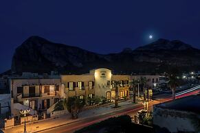 Helios Hotel