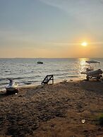 Bugoma Palms Resort Beach and Hotel