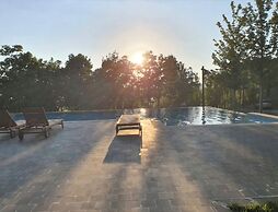 Redrock 1 br chalet  faqra . Faraya