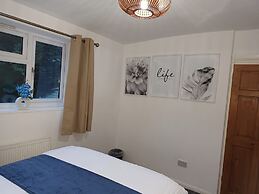Spacious Birmingham House - 7 Guests -free Parking