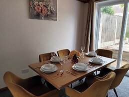 Spacious Birmingham House - 7 Guests -free Parking