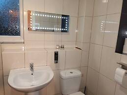 Spacious Birmingham House - 7 Guests -free Parking