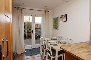 Rose Cottage - Central Henley