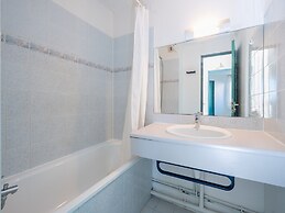 Retreat for 8 With Shared Pool