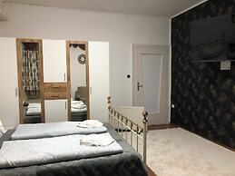 Modern 2BR Apartment Near Danube