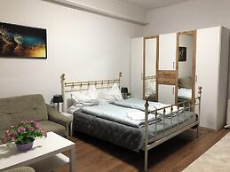Modern 2BR Apartment Near Danube