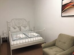 Modern 2BR Apartment Near Danube