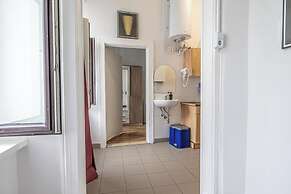 Bright 2BR Apartment Near Danube