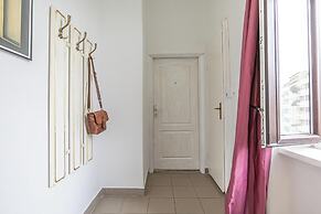 Bright 2BR Apartment Near Danube