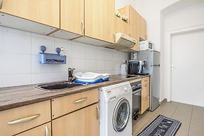 Bright 2BR Apartment Near Danube
