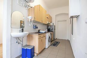 Bright 2BR Apartment Near Danube