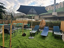 Bright 2BR Apartment Near Danube
