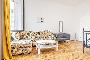 Bright 2BR Apartment Near Danube