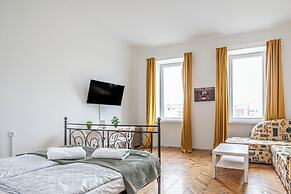 Bright 2BR Apartment Near Danube