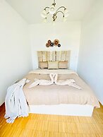 Comfy 3BR Apt With Living Room Balcony