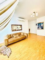 Comfy 3BR Apt With Living Room Balcony