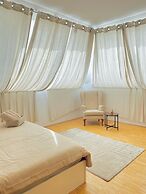 Comfy 3BR Apt With Living Room Balcony