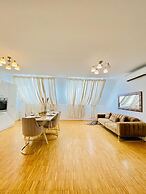 Comfy 3BR Apt With Living Room Balcony