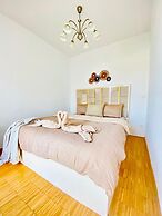 Comfy 3BR Apt With Living Room Balcony