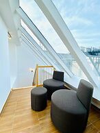 Comfy 3BR Apt With Living Room Balcony