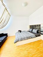 Comfy 3BR Apt With Living Room Balcony