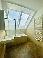 Comfy 3BR Apt With Living Room Balcony