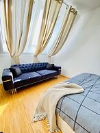 Comfy 3BR Apt With Living Room Balcony