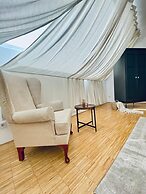Comfy 3BR Apt With Living Room Balcony