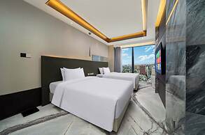 Yashan Tianlai S High-Rise Hotel