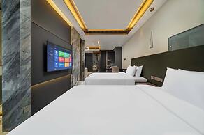 Yashan Tianlai S High-Rise Hotel