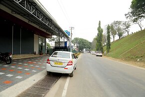 Cloud9 Airport Hotel