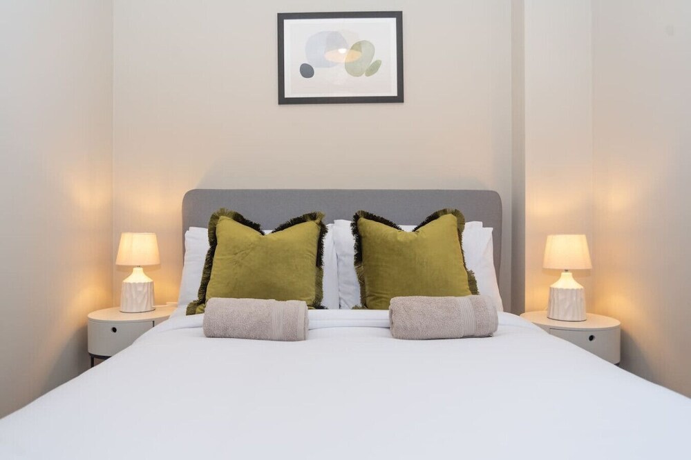 Stunning 3-bedroom Home With Free Parking
