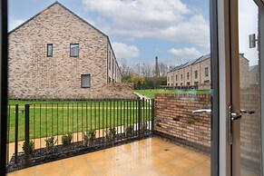 Stunning 3-bedroom Home With Free Parking
