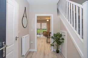 Stunning 3-bedroom Home With Free Parking