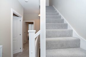 Stunning 3-bedroom Home With Free Parking