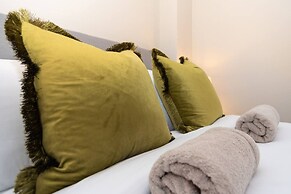 Stunning 3-bedroom Home With Free Parking