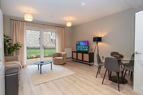 Stunning 3-bedroom Home With Free Parking