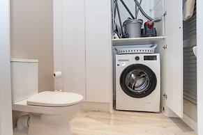 Stunning 3-bedroom Home With Free Parking
