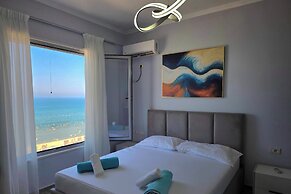 Beachfront & Sea View Apartment 101